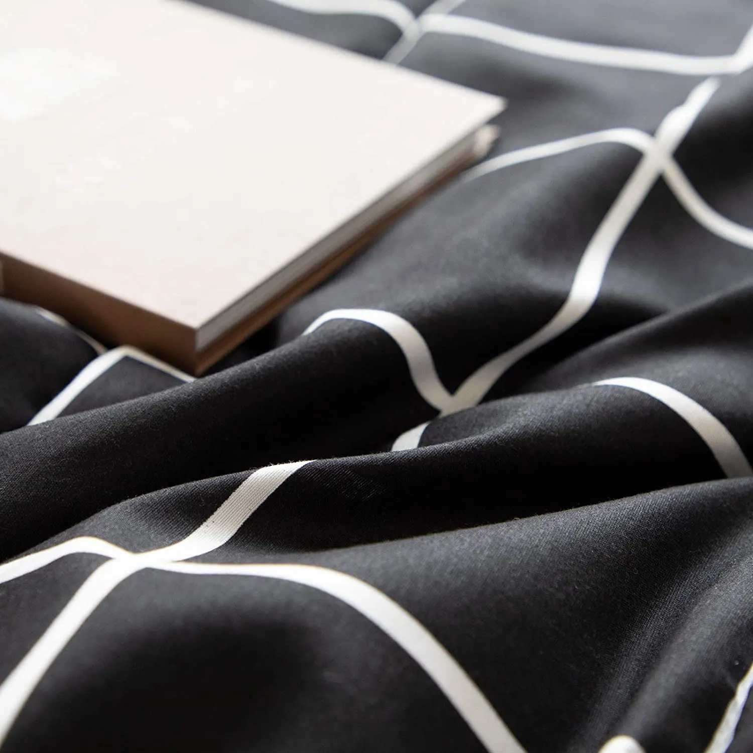 Black Grid Bed Set