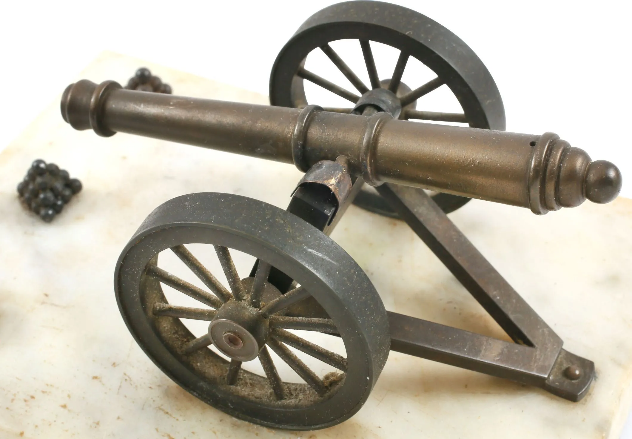 CHARMING DESK TOP CANNON MODEL