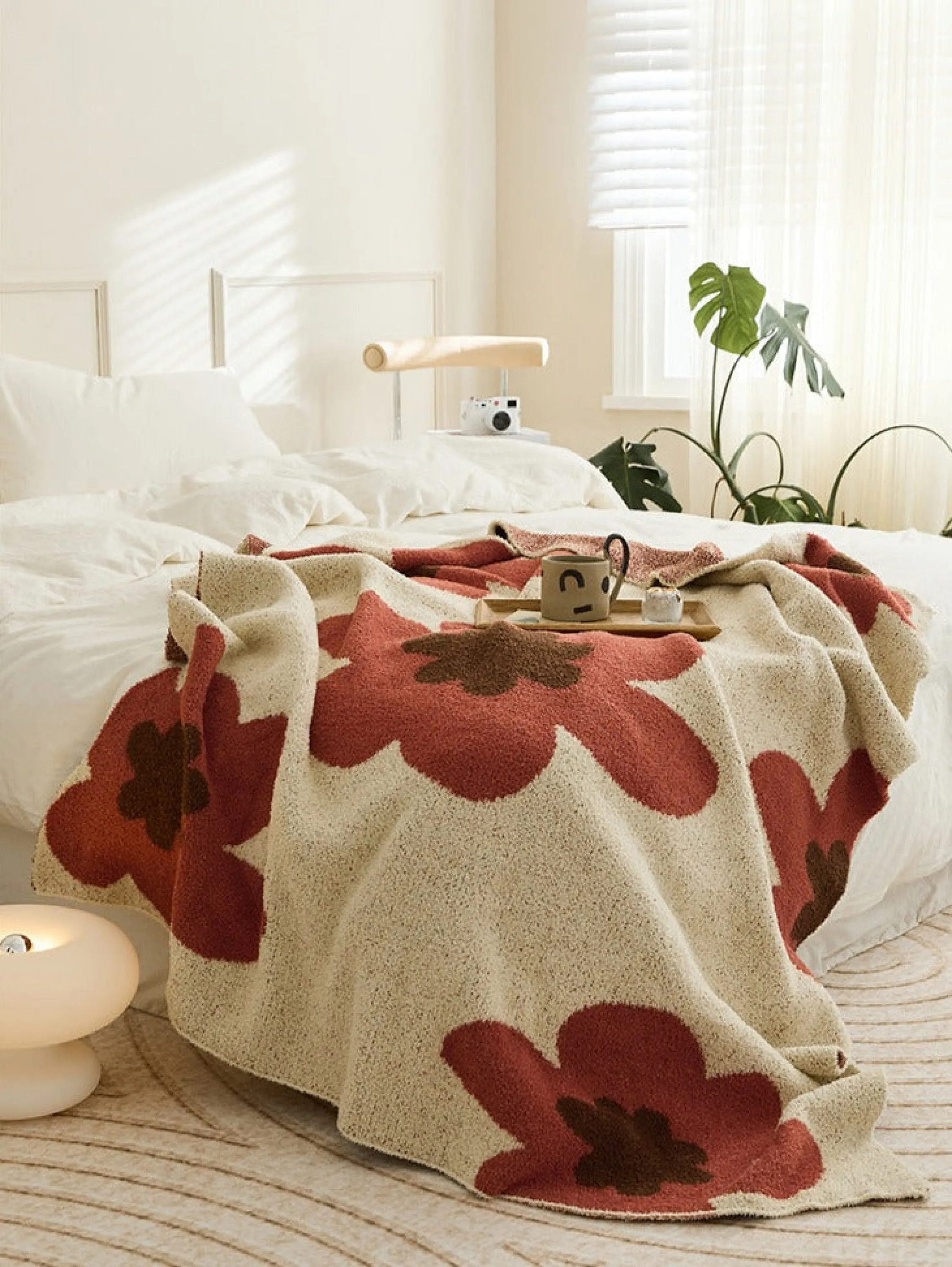 Cozy Earth Tone Floral Blanket / Orange   Beige