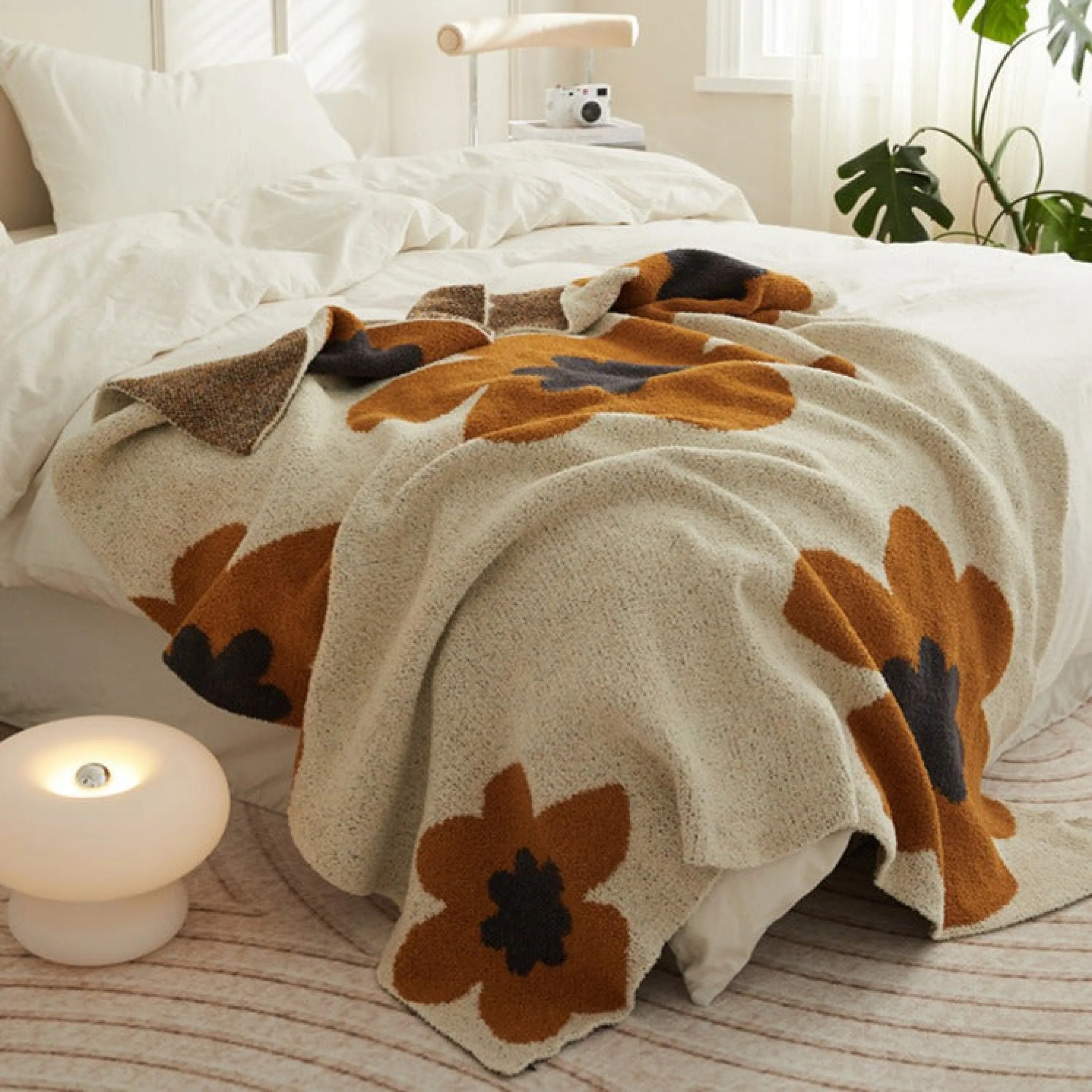 Cozy Earth Tone Floral Blanket / Orange   Beige