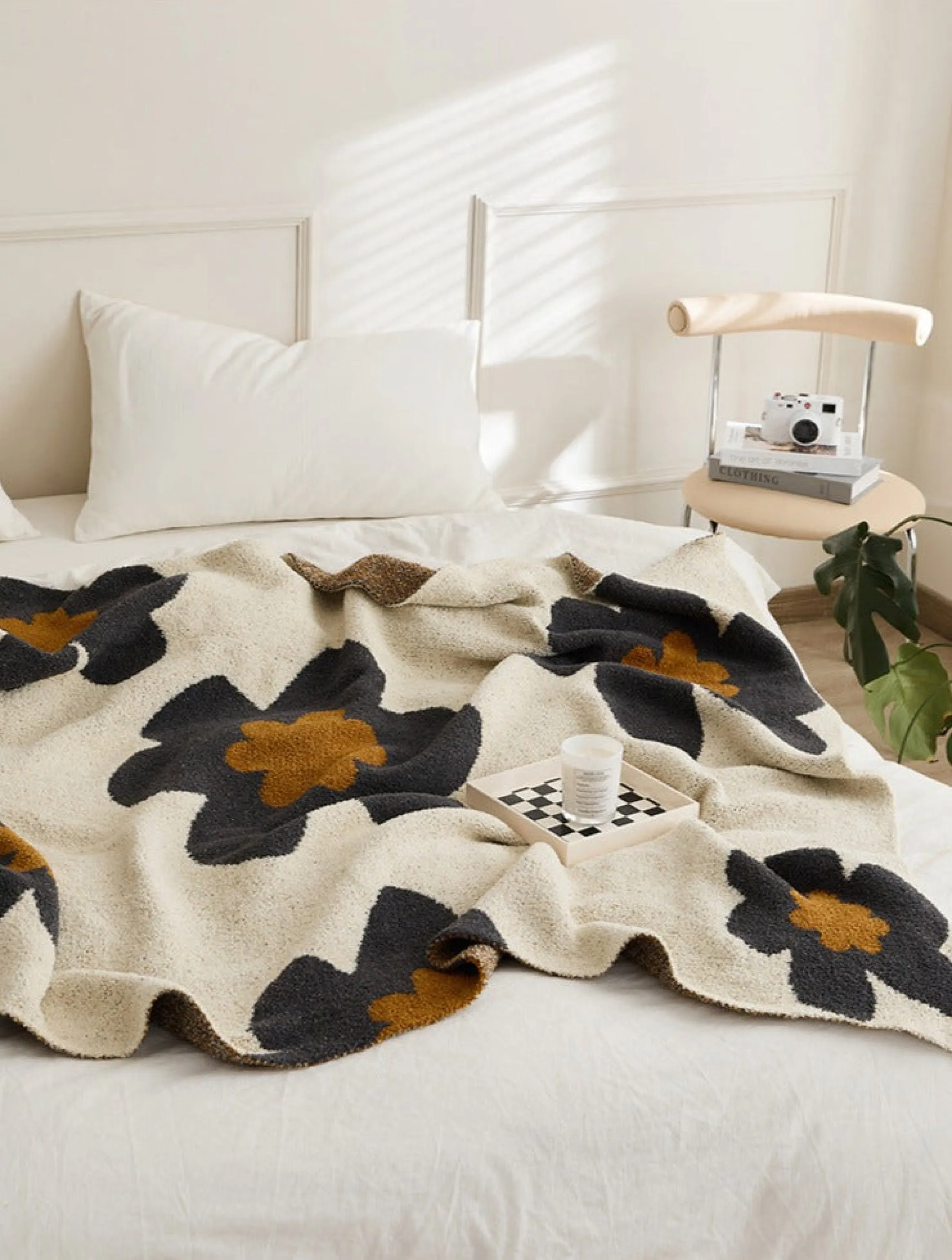 Cozy Earth Tone Floral Blanket / Orange   Beige