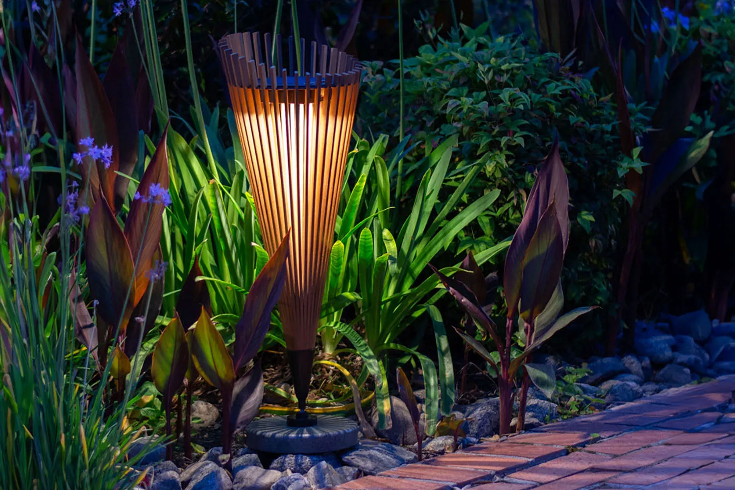 Les Jardins Ikon Outdoor Solar LED Lantern